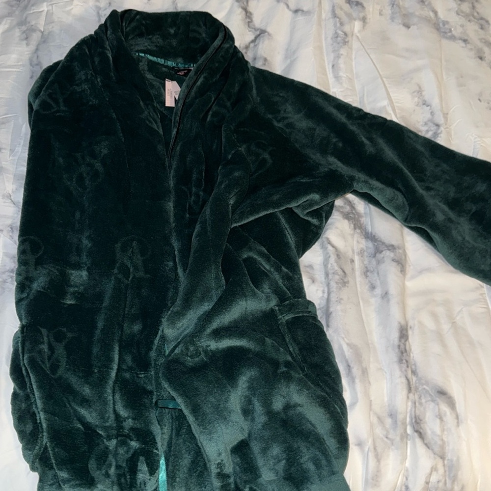 M/L VS GREEN VALORE ROBE